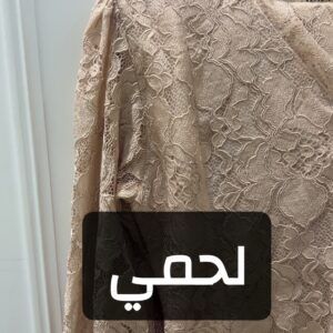 Alternative view of بدله الدانتيل عباره عن قطعتين تنوره وتوب 📍الرجاء الالتزام بجدول القياسات طول التنوره 42 إنش 📍الالوان المتوفره لحمي اسود  📍توصيل قبل العيد📍